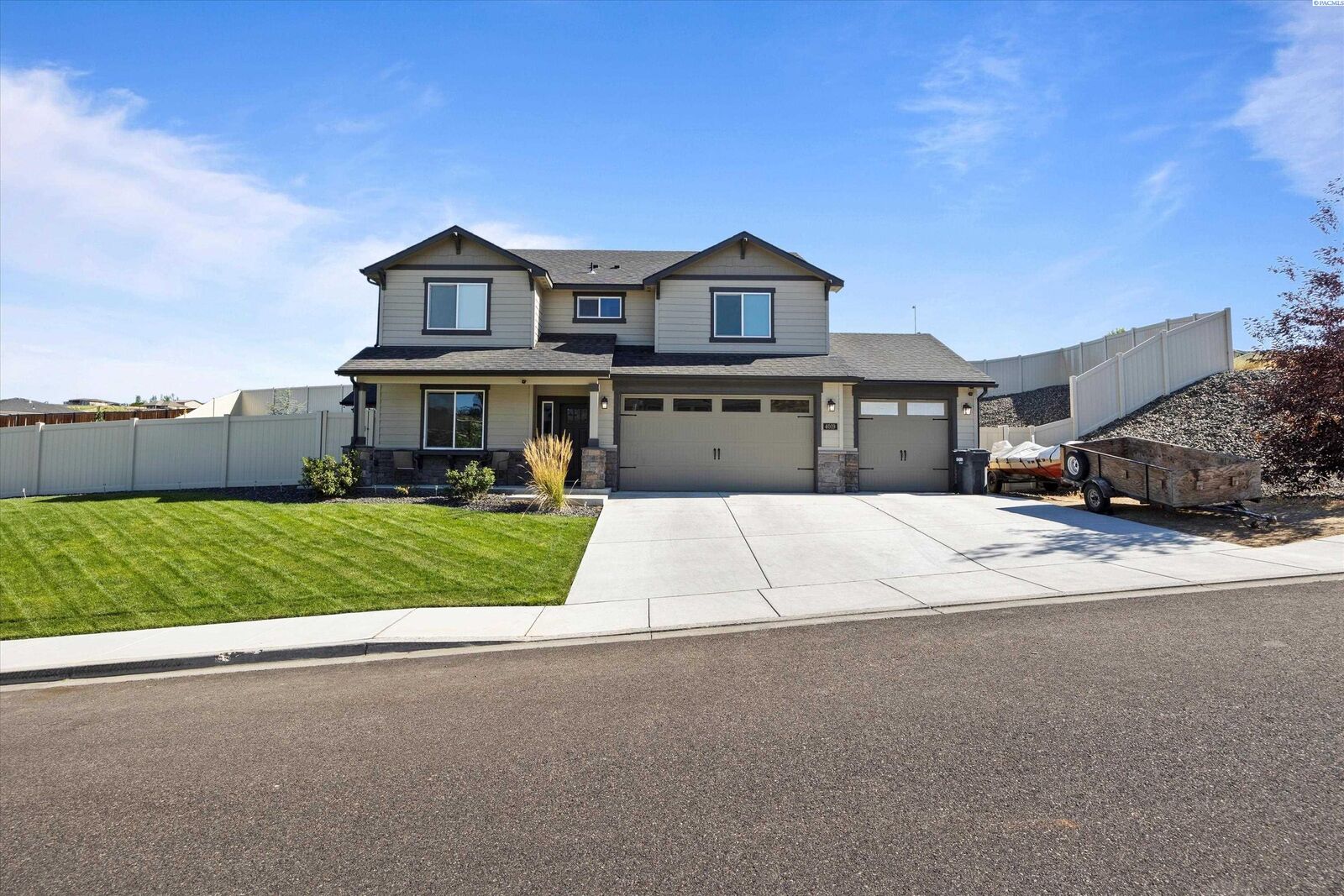 Property Photo: 4019 Queen St WA 99353