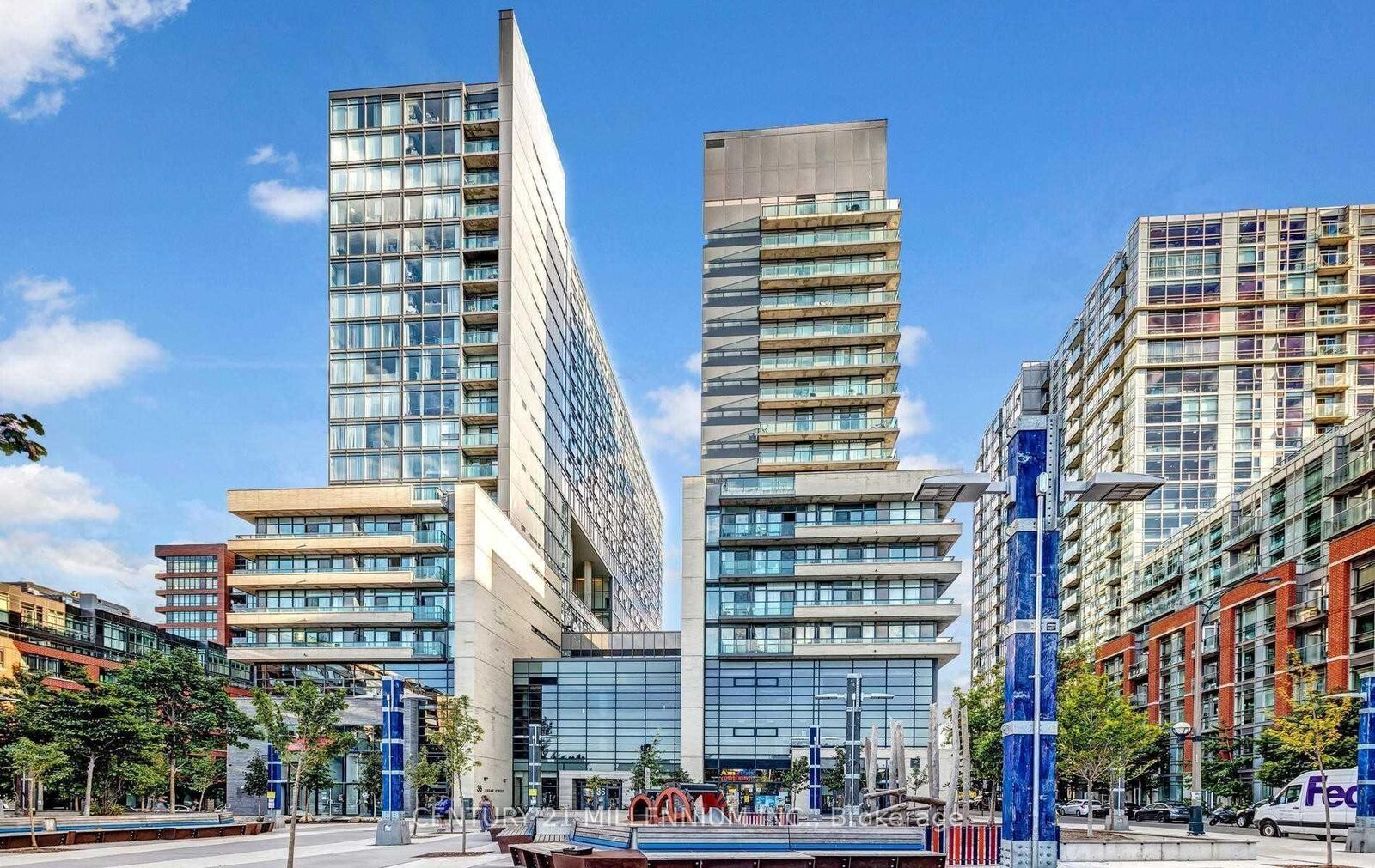 Property Photo:  36 Lisgar Street 622E  ON M6J 0C7 