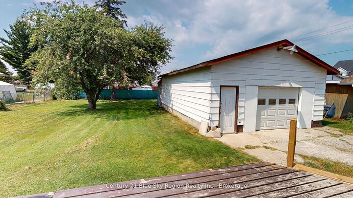 Property Photo: 345 Nipissing Street ON P2B 3E1