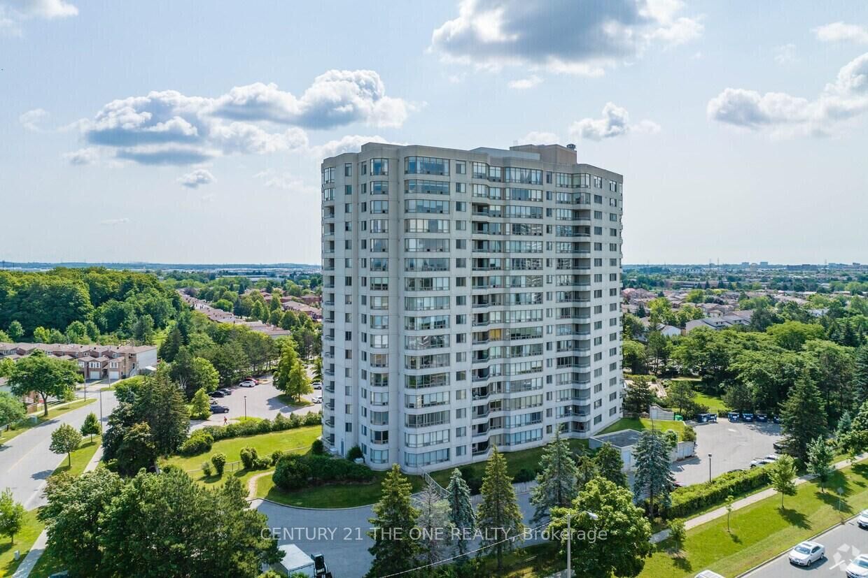 Property Photo: 150 Alton Towers Circle 1808 ON M1V 4X8