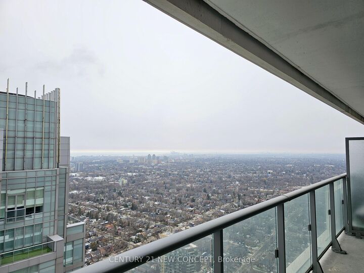 Property Photo: 2221 Yonge Street 4905 ON M4S 0B8