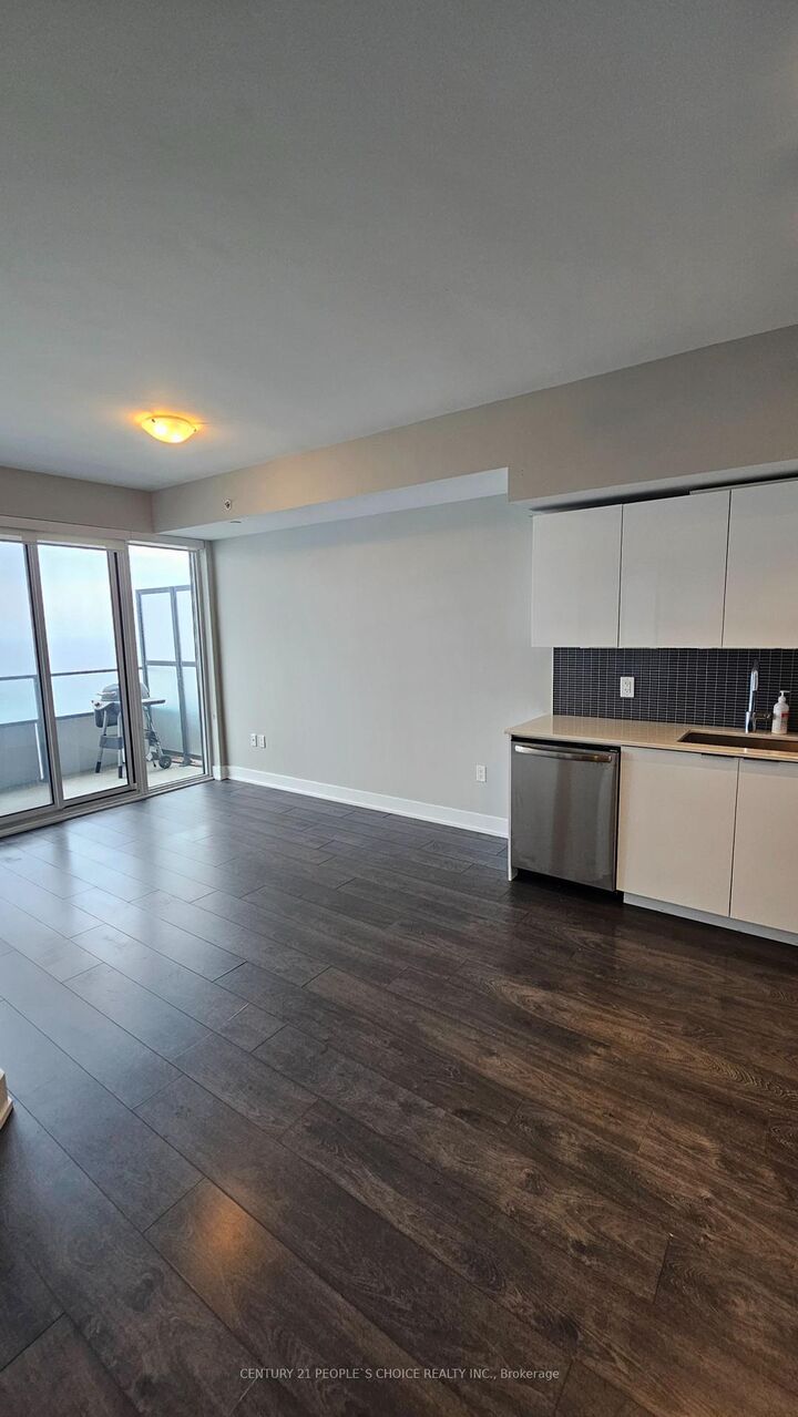 Photo de la propriété:  30 Shore Breeze Drive 4714  ON M8V 1A1 
