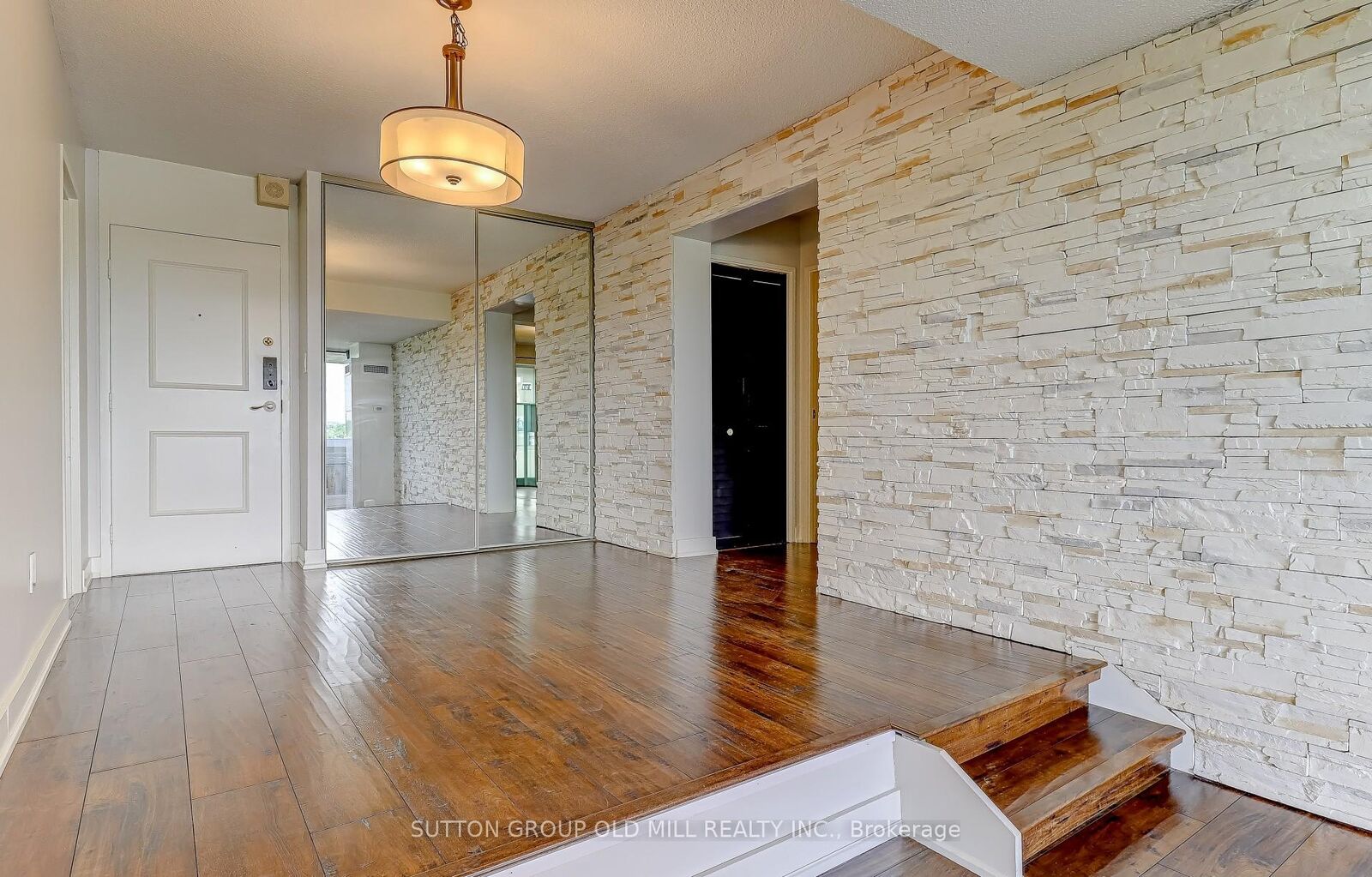 Property Photo: 250 Scarlett Road N 807 ON M6N 4X5