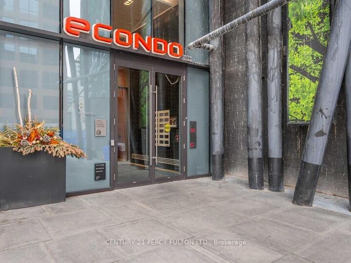 Photo de la propriété: 8 Eglinton Avenue E 2001 ON M4P 0C1