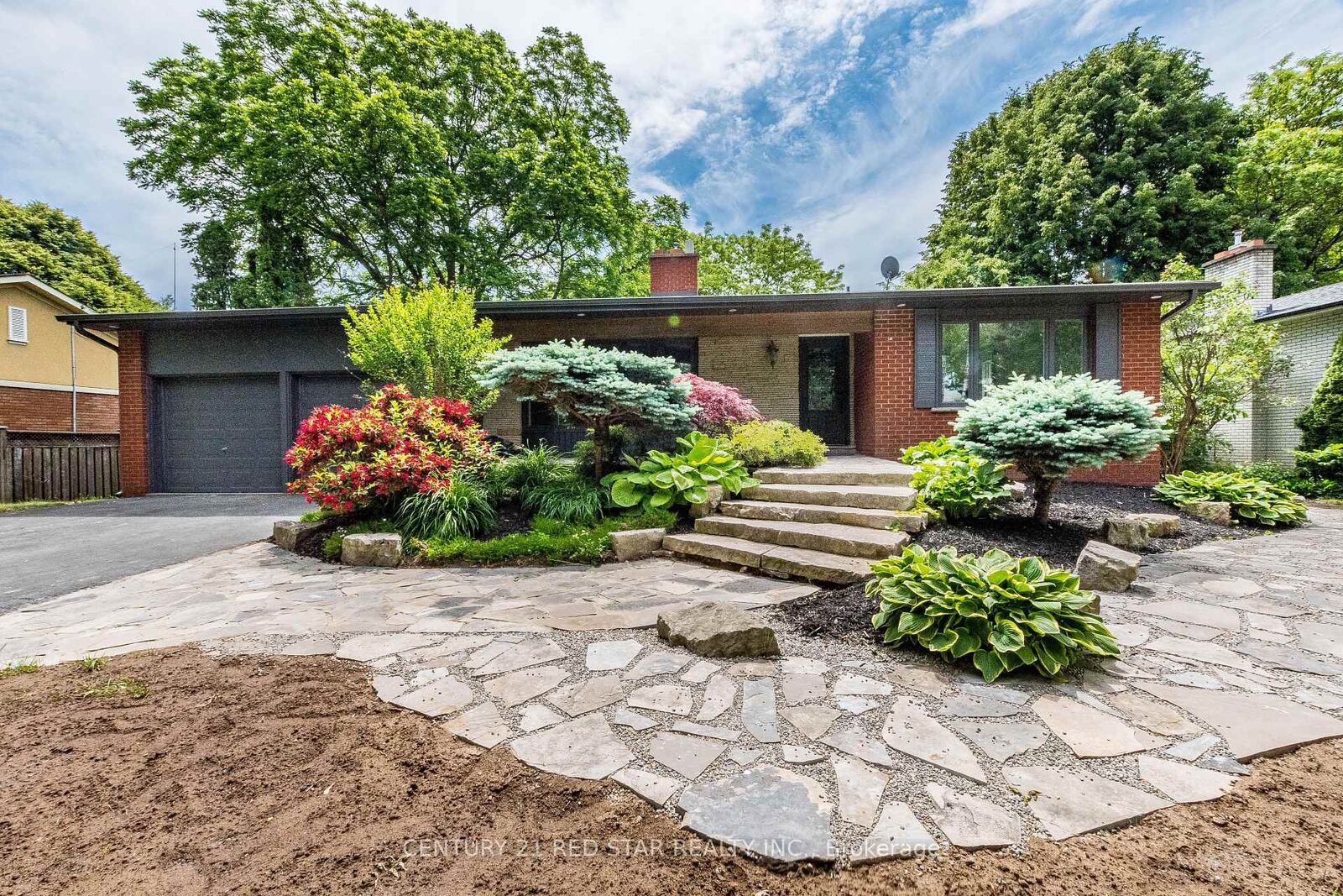 Photo de la propriété: 1448 Willowdown Road ON L6L 1X3