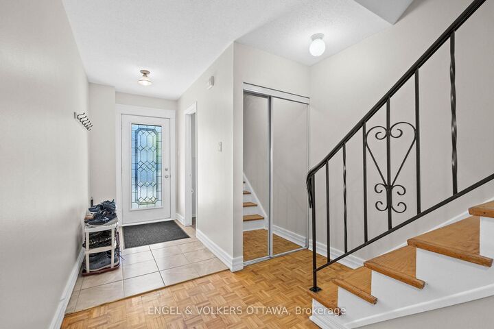 Property Photo:  189 Birch Hill Private  ON K1K 3Y5 