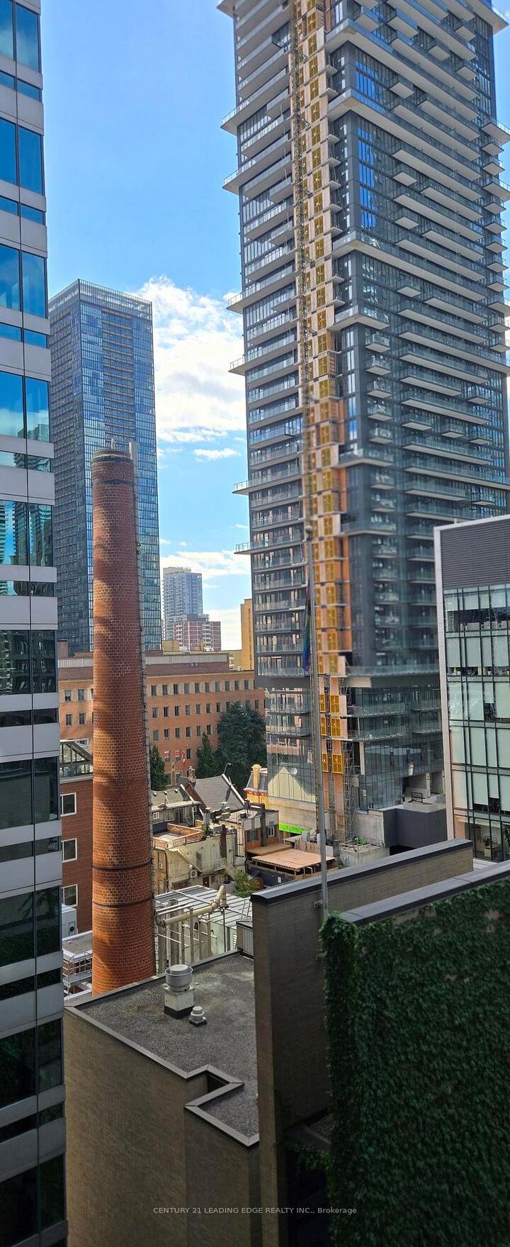Property Photo: 85 Bloor Street E 909 ON M4W 3Y1