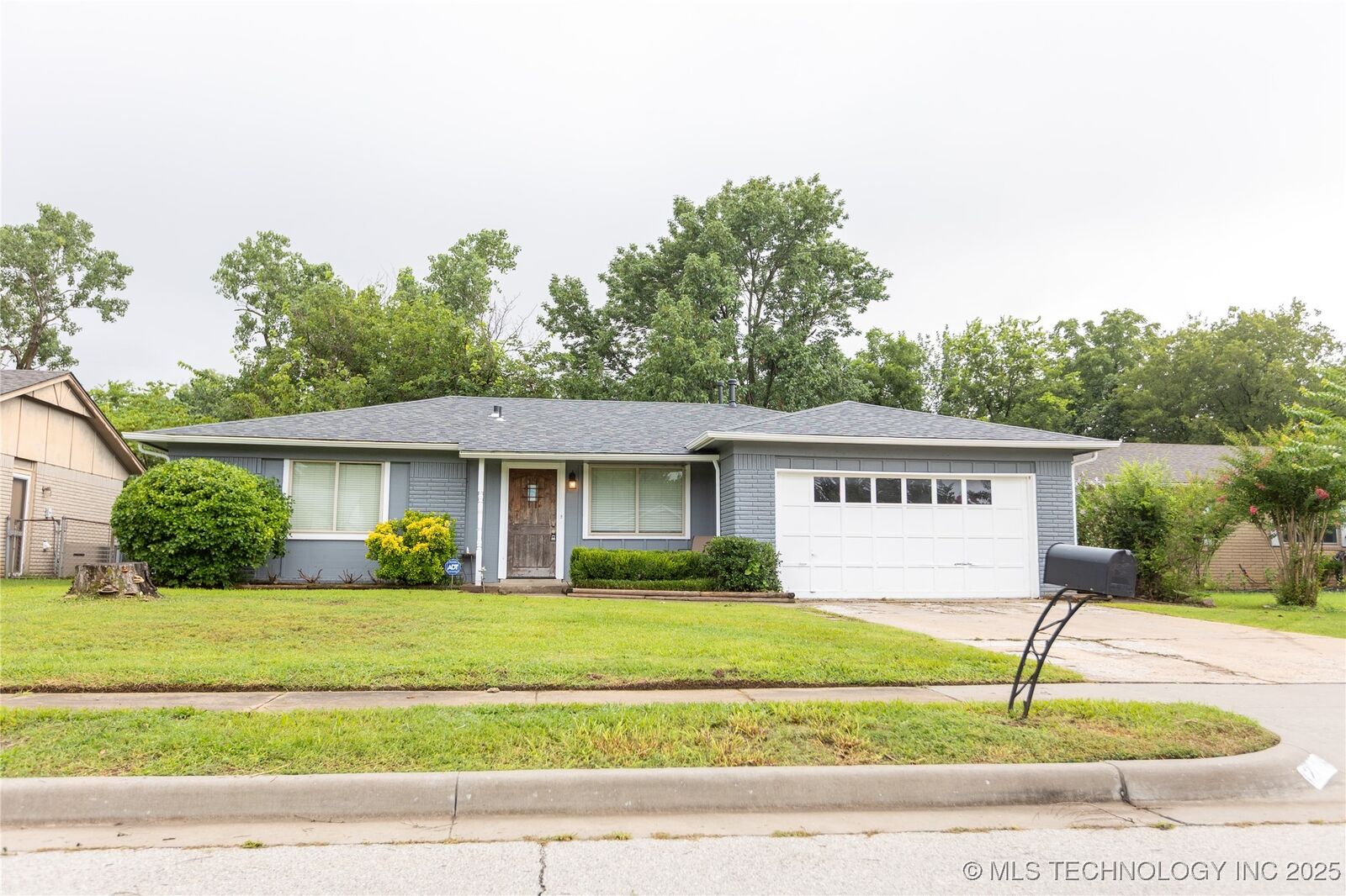 Property Photo: 12636 E 34th Street OK 74146