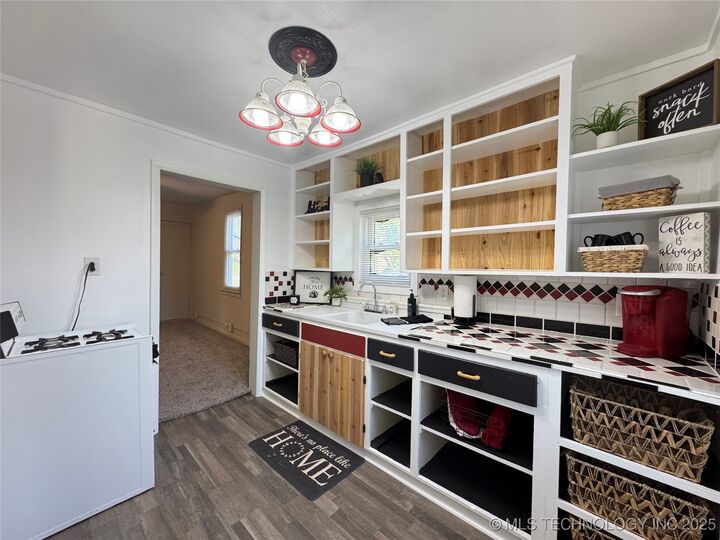Property Photo:  502 E 4th Street  OK 74079 