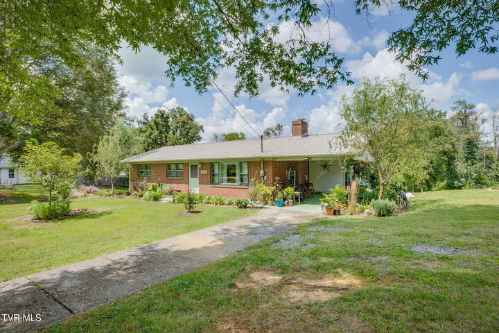 Property Photo: 1488 Old State Route 34 TN 37690