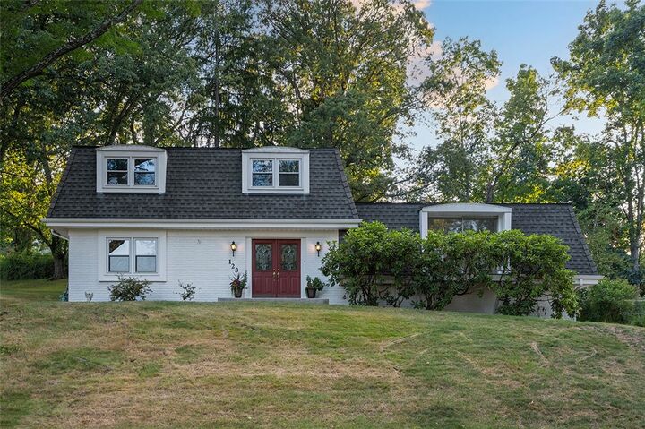 Property Photo: 123 Oxbridge Dr PA 15237