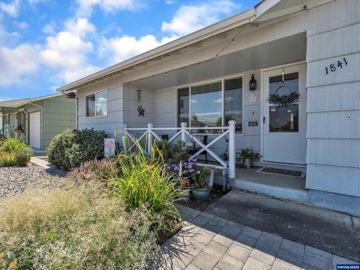 Property Photo: 1841 Umpqua Rd OR 97071