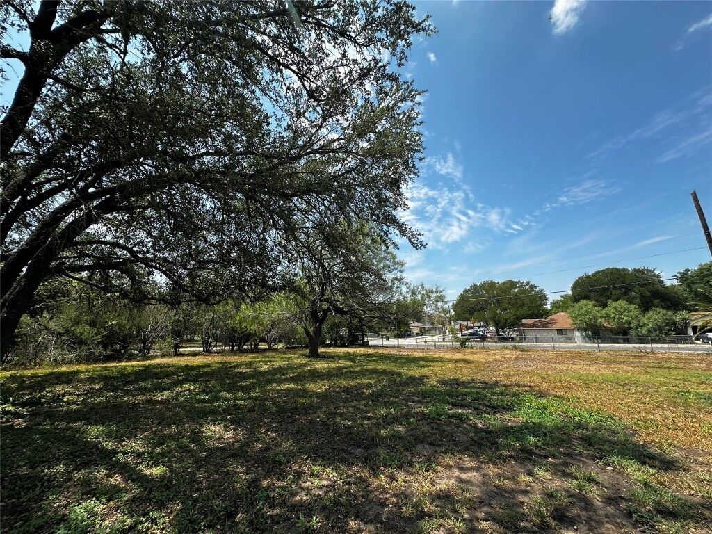 Property Photo: 7922 Dempsey Street TX 78242