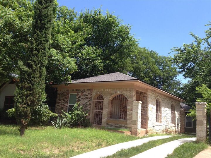 Property Photo: 2406 Willow Street A TX 78702