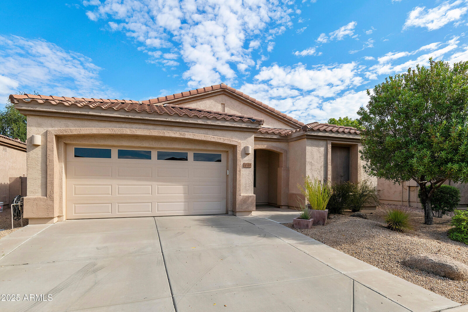 Property Photo: 4516 E Narrowleaf Drive AZ 85298