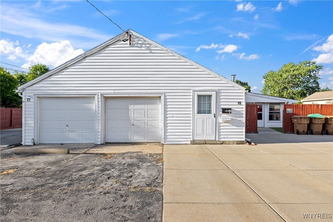 Photo de la propriété: 17 Redwood Drive 15 NY 14225