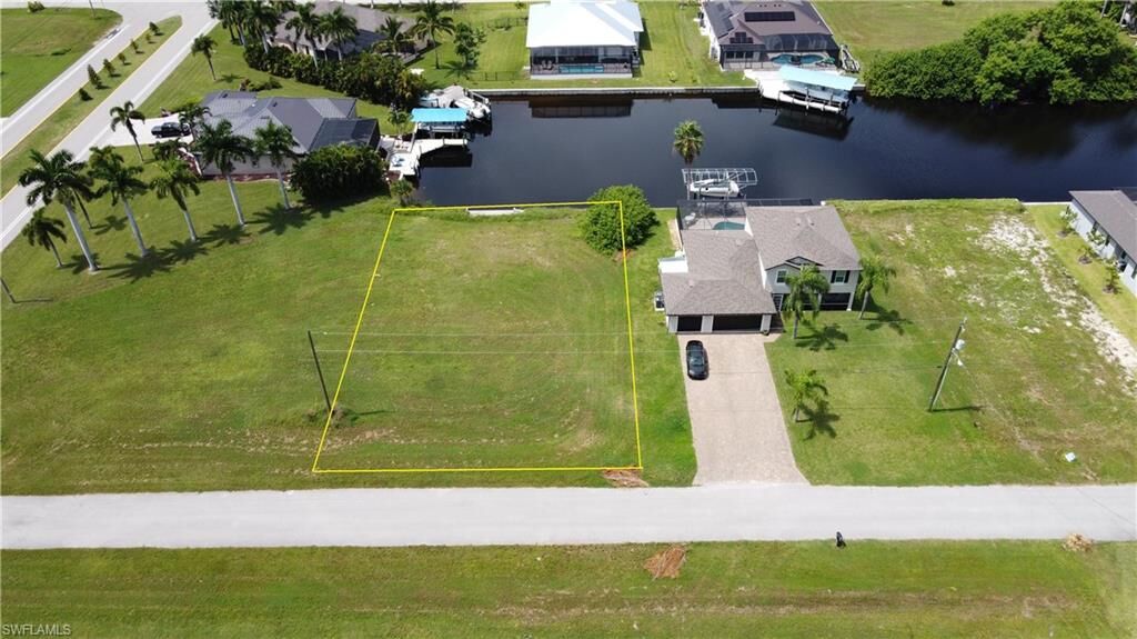 Property Photo: 1206 NW 36th Ave FL 33993