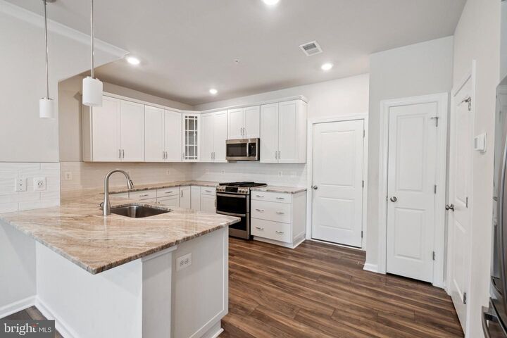 Property Photo: 14921 River Walk Way VA 22191