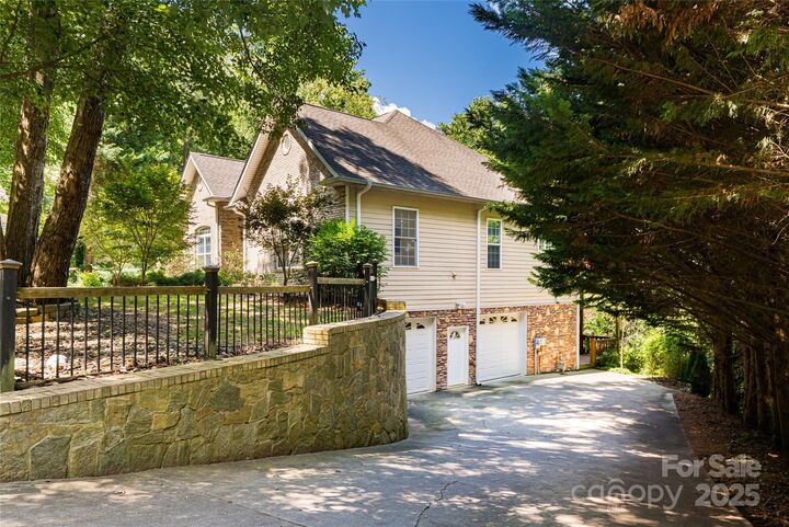 Property Photo: 47 Timberwood Drive NC 28806