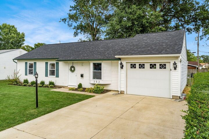 Property Photo: 352 Amesbury Drive OH 43230
