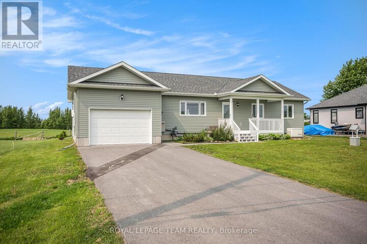 Property Photo: 2833 Dunrobin Road ON K0A 1T0