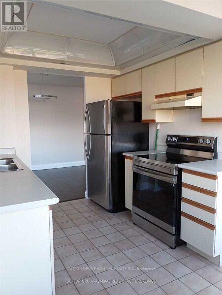 Photo de la propriété:  1131 Steeles Avenue West 814  ON M2R 3W8 