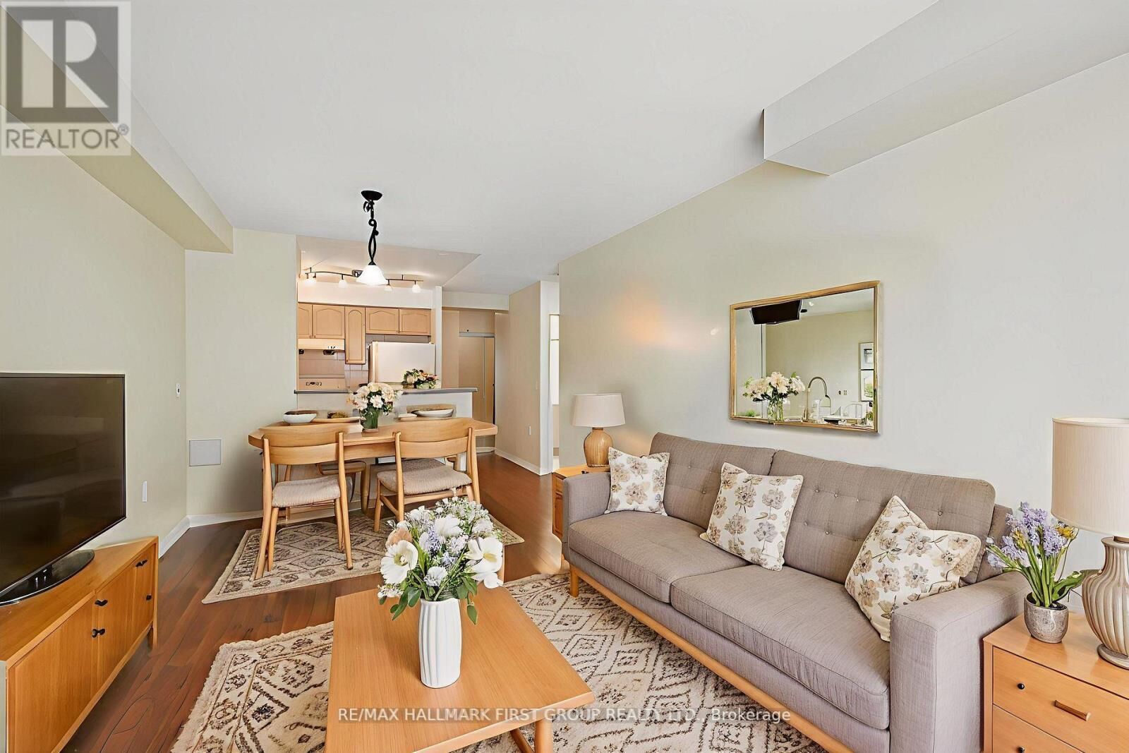 Photo de la propriété: 28 Olive Avenue 612 ON M2N 7E6