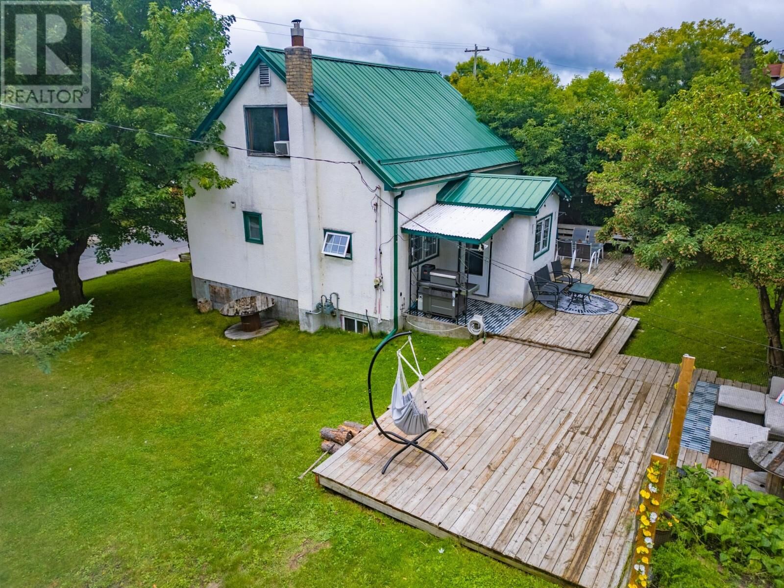Property Photo:  206 Seventh Street S  ON P9N 1P8 