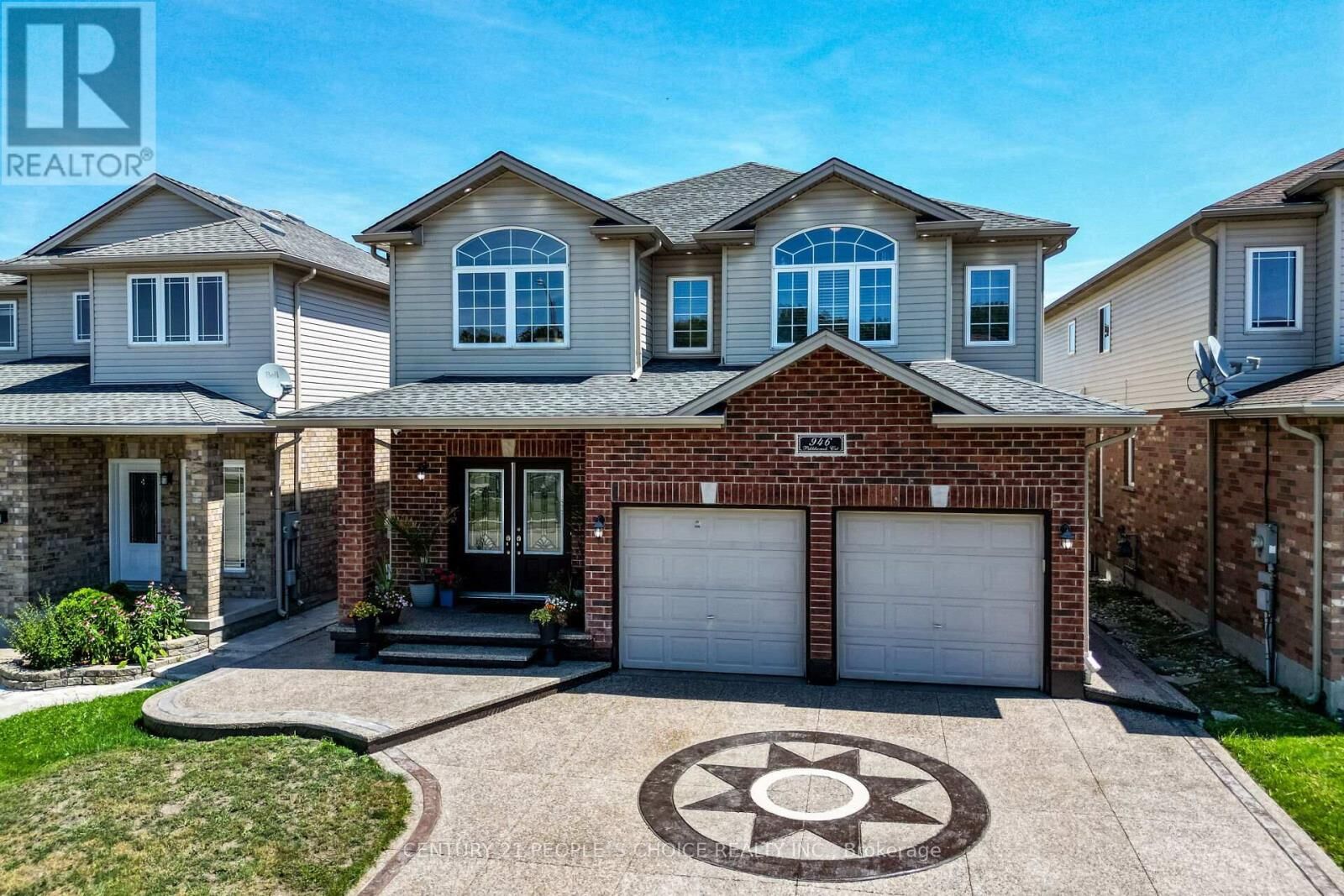 Property Photo: 946 Pebblecreek Court North ON N2A 0C5