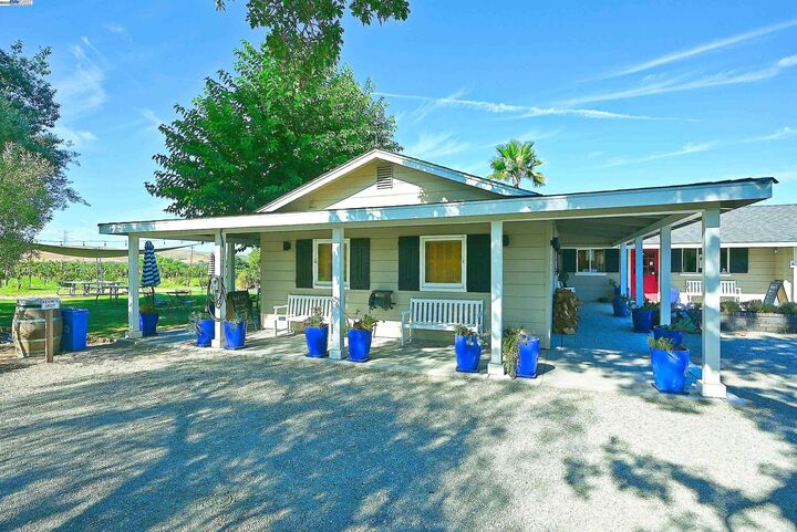 Property Photo:  2915 S Vasco Rd  CA 94550