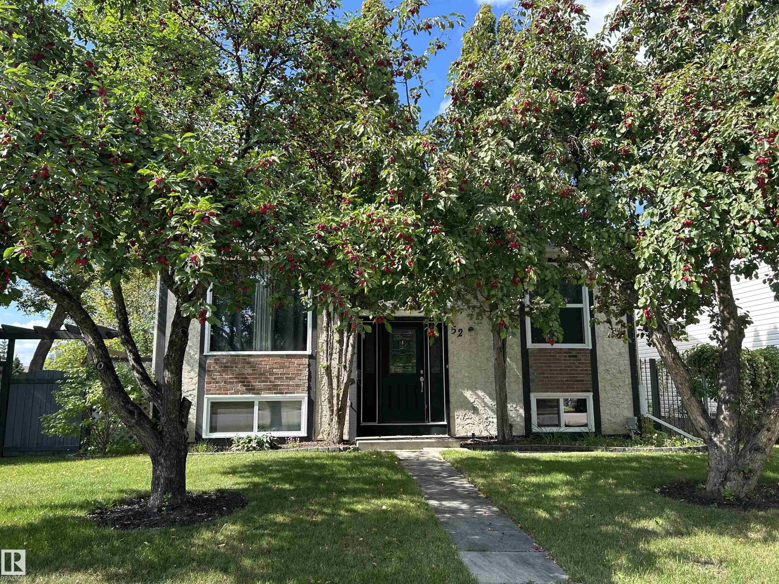 Property Photo:  52 Greystone Drive  AB T7X 1X2 