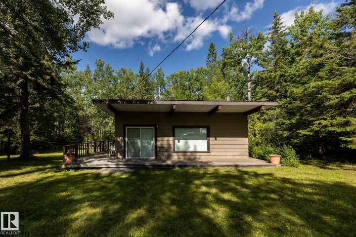 Property Photo: 1420 Twp Road 554 AB T0E 1V2