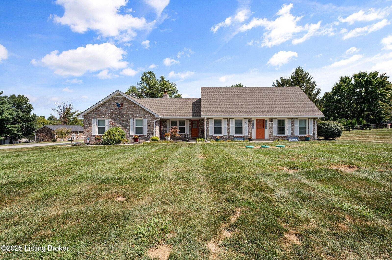 Property Photo:  151 Winding Way  KY 40065 
