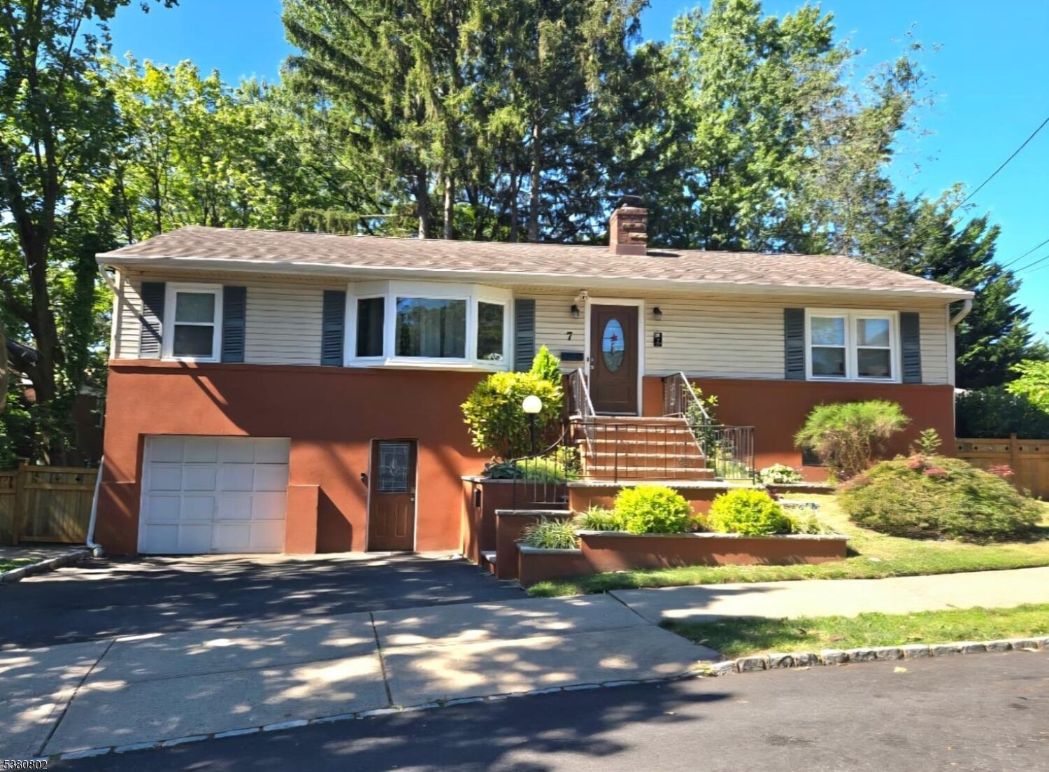 Property Photo:  7 Van Ness Ct  NJ 07040 