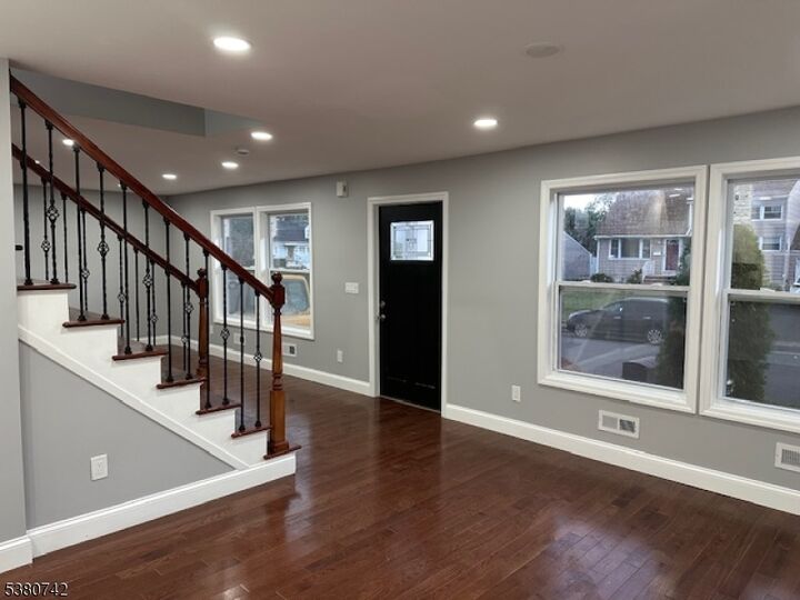 Property Photo: 1552 Elaine Ter NJ 07083
