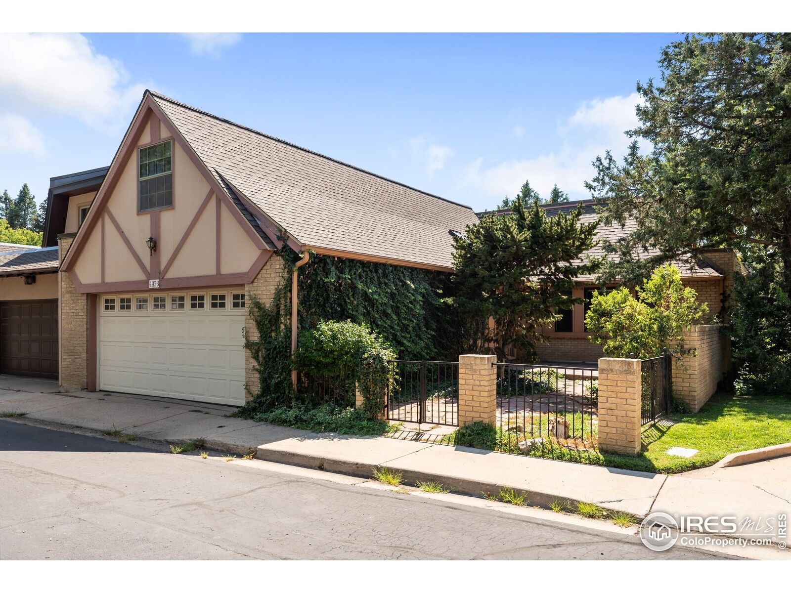 Property Photo:  4953 Clubhouse Ct  CO 80301 