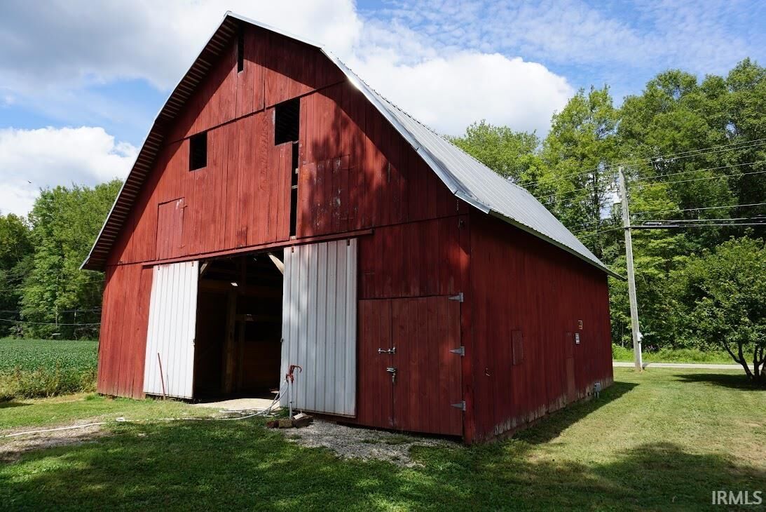 Property Photo: 5217 Bellsville Pike IN 47201