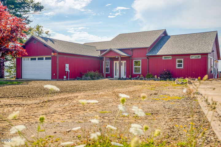 Property Photo: 946 N Echo Mountain Road OR 97368