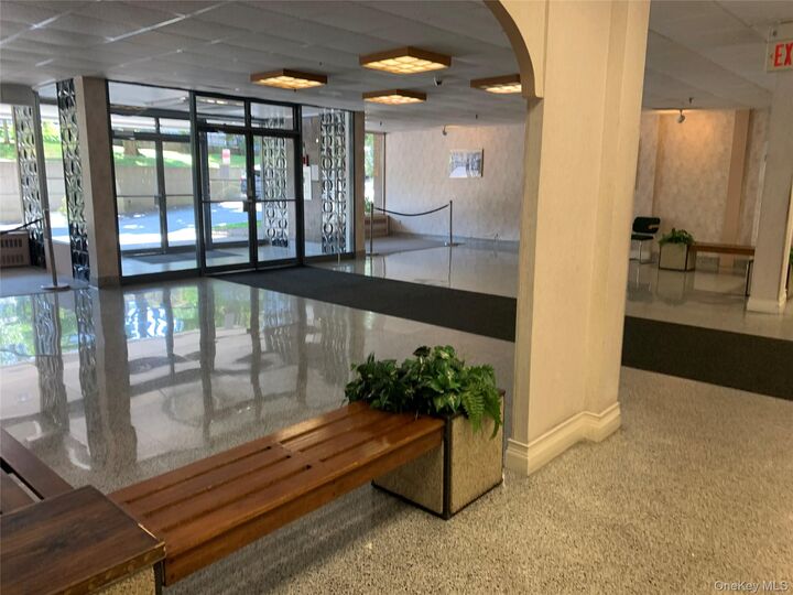 Property Photo: 377 N Broadway 521 NY 10701