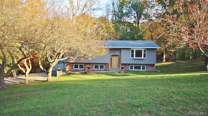 Property Photo:  11 Lakeview Drive  NY 10918 