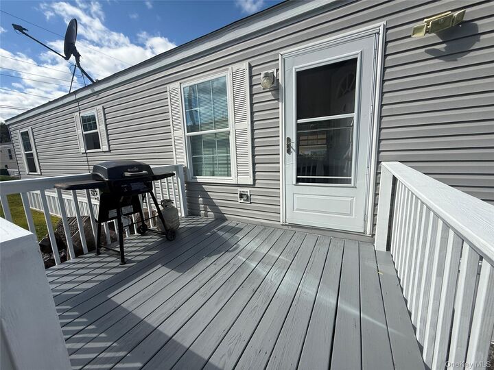 Property Photo: 412 Sandgate Drive NY 12553