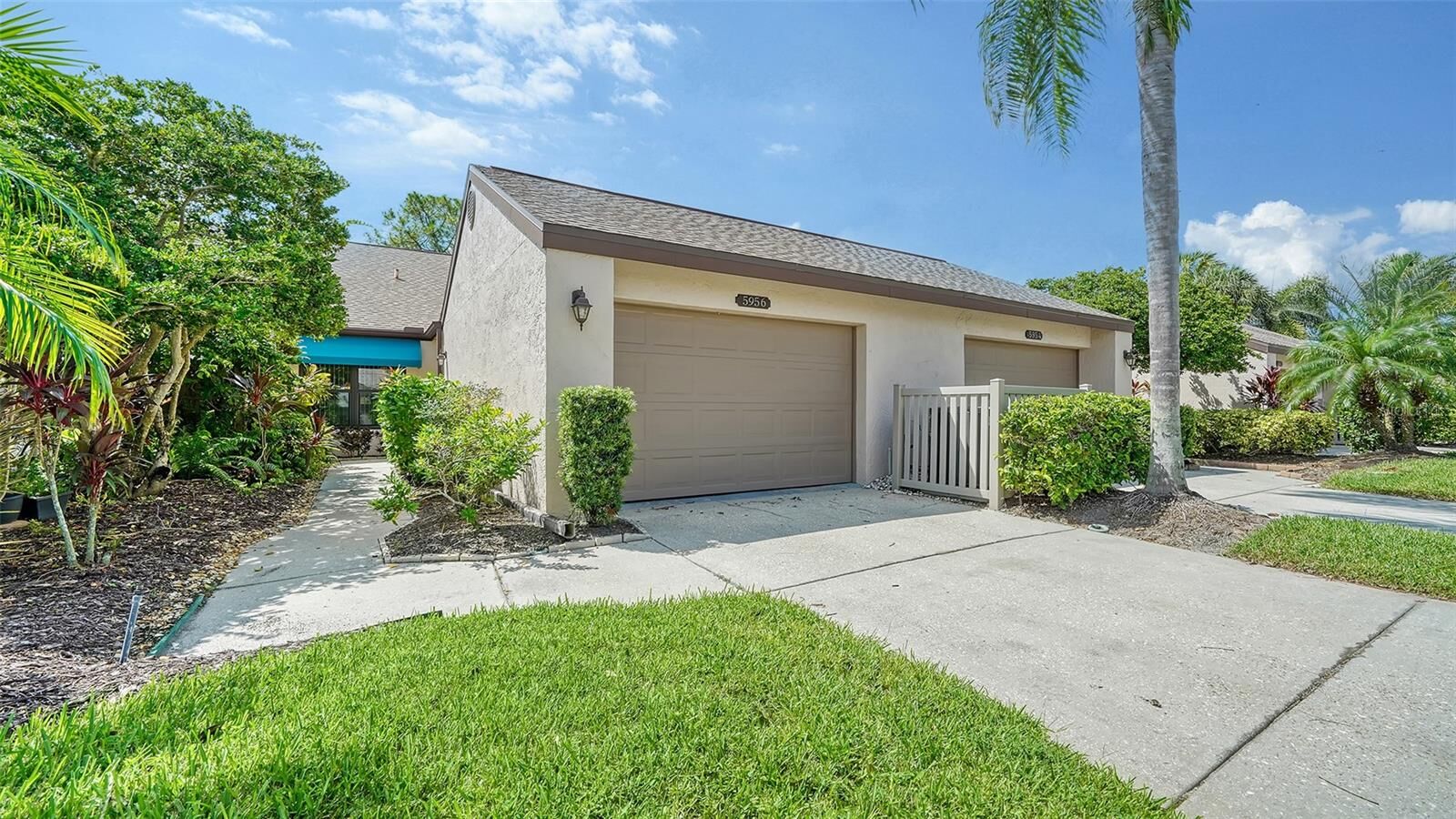 Property Photo: 5956 Clubside Drive 7651 FL 34243