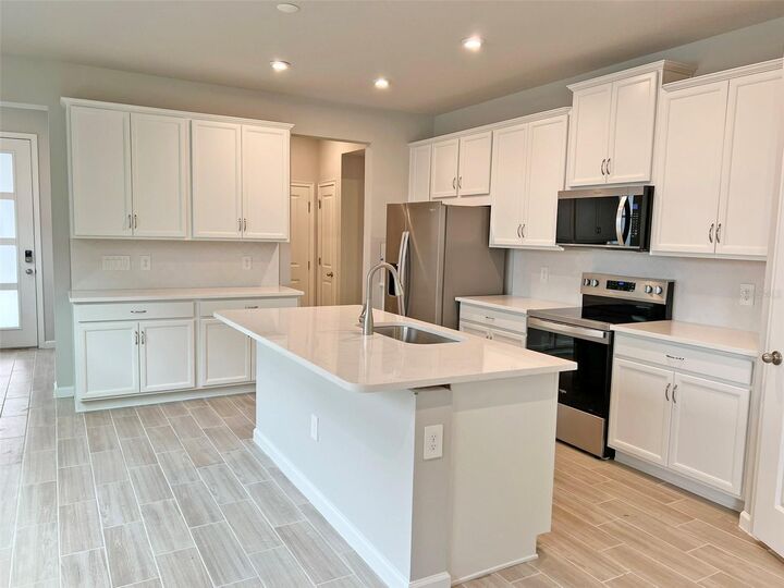 Property Photo:  1130 Creek Valley Court  FL 33511 