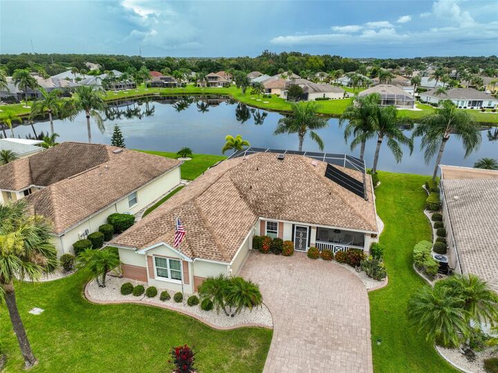 Property Photo: 2307 Emerald Lake Drive FL 33573