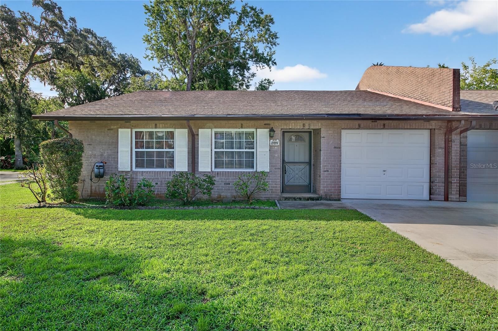Property Photo:  901 Kingsport Court  FL 32117 