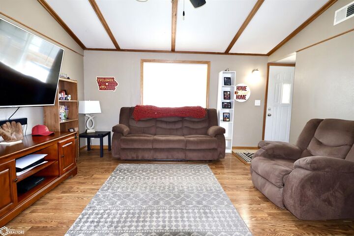 Property Photo: 908 S 11th Avenue IA 50158