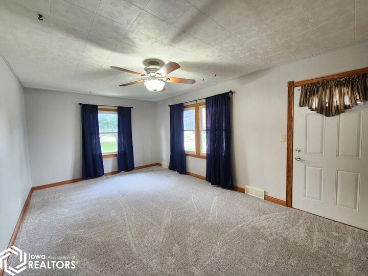 Property Photo:  813 N Tyler Avenue  IA 50401