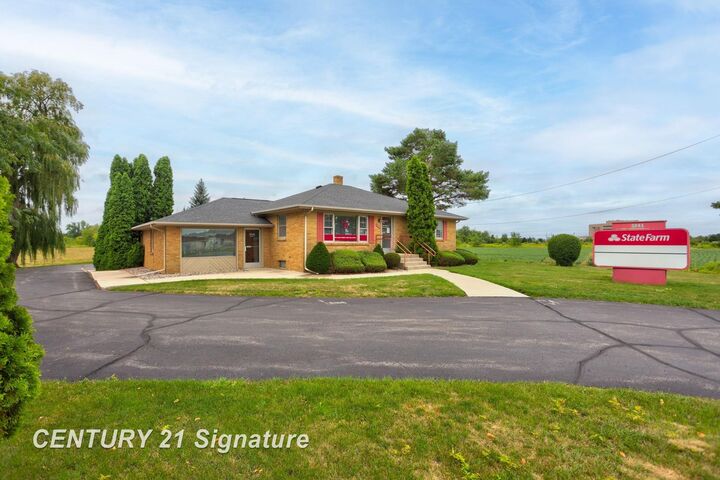 Property Photo: 3741 Tittabawassee Road MI 48604