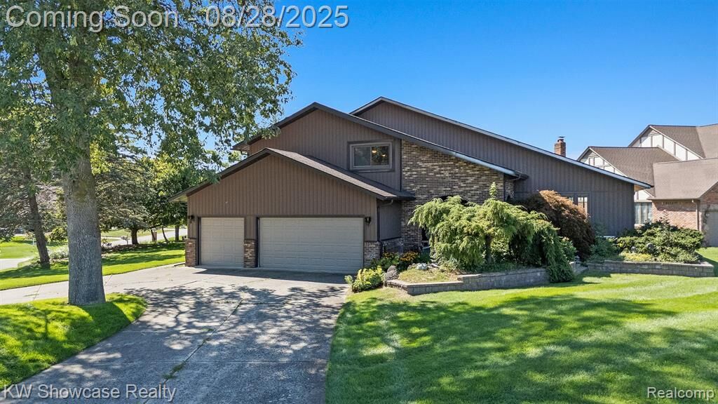 Property Photo:  48150 Lake Valley Drive  MI 48317 2121