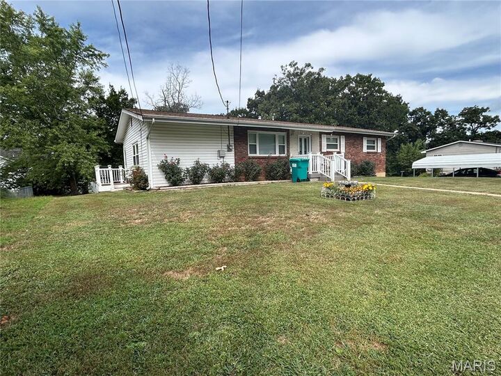 Property Photo: 641 Hawthorn Drive MO 63080